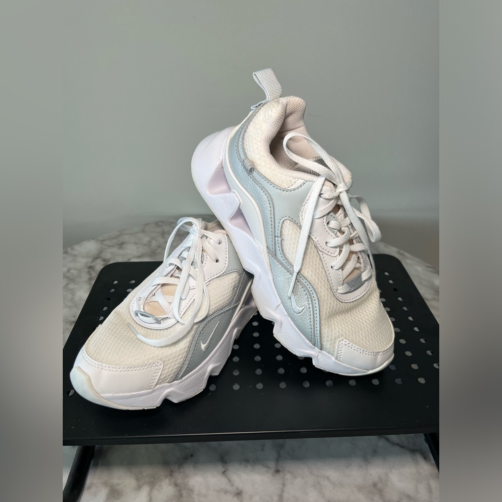 Nike RYZ 365 2 White Shoes Womens 5.5